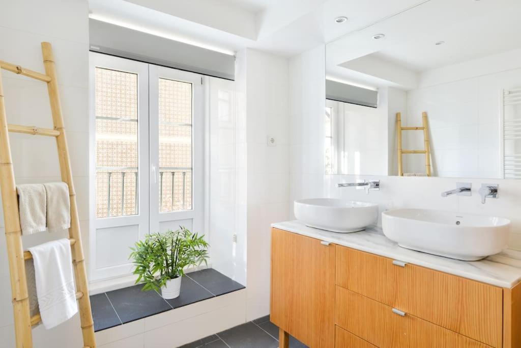 Charming Duplex With Private Terrace And Parking Lissabon