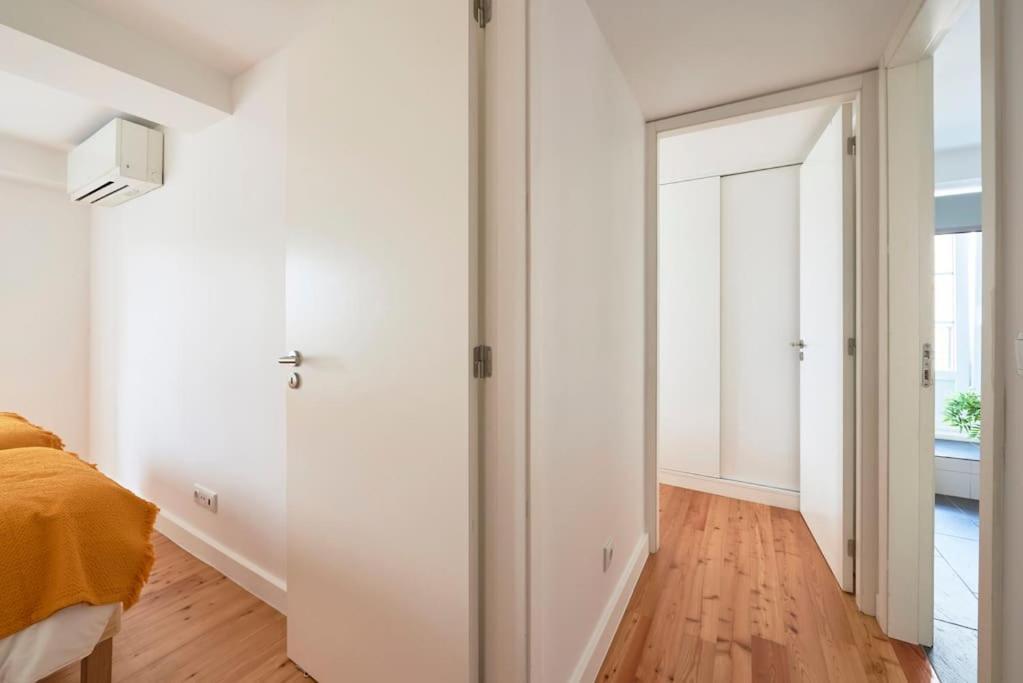 Charming Duplex With Private Terrace And Parking * Lissabon