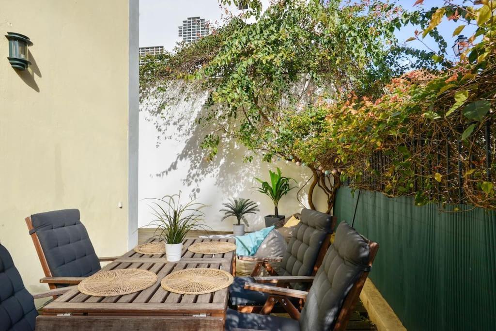 Charming Duplex With Private Terrace And Parking * Lissabon