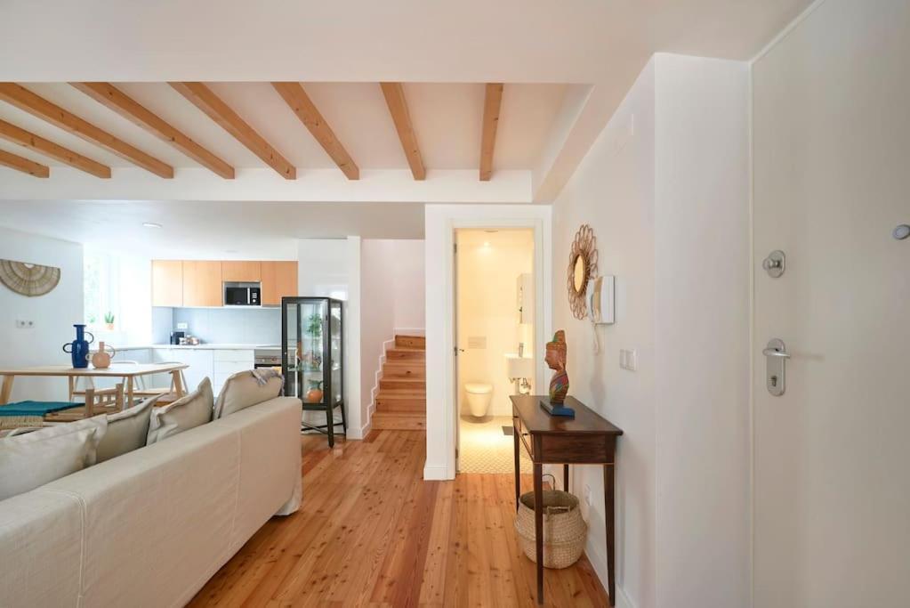 Charming Duplex With Private Terrace And Parking Lissabon