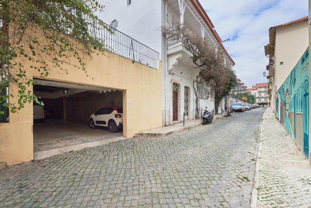 Charming Duplex With Private Terrace And Parking Apartment Lissabon